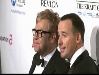 Eltohn John y su marido David Furnish, padres de un hijo