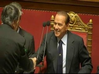 Berlusconi busca sobrevivir a la moción de censura de este martes