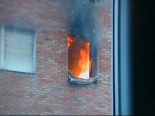 Mueren dos personas en el incendio de un edificio en Santander