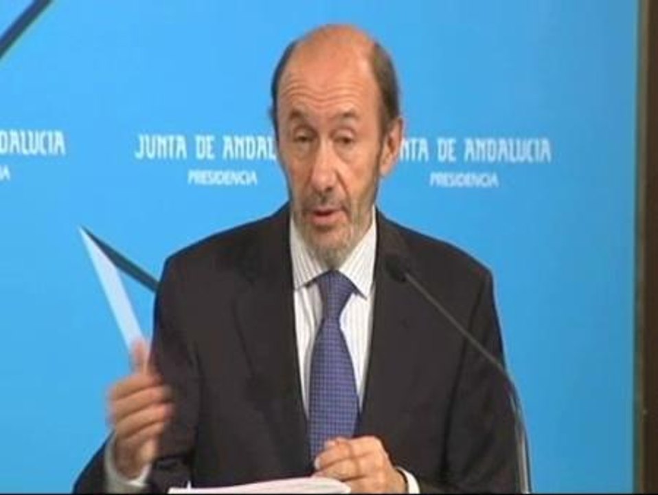 Rubalcaba tilda de "disparate" las acusaciones de González-Pons