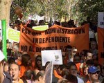 Miles de empleados publicos se manifiestan en Sevilla
