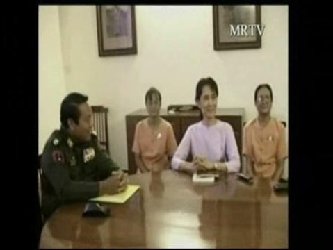 La Nobel de la Paz Suu Kyi sale en libertad tras siete años de prisión