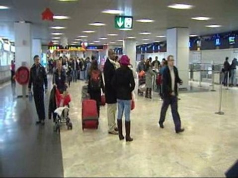 Los aeropuertos vuelven a la normalidad poco a poco