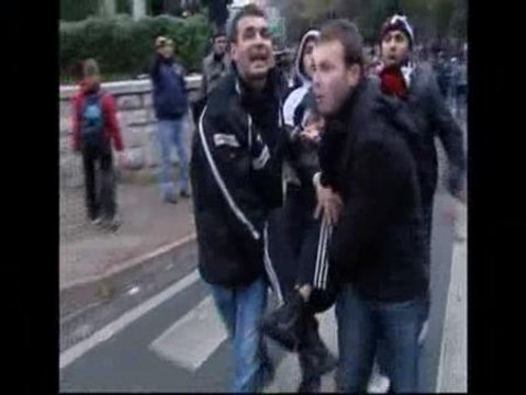 Enfrentamiento a cuchilladas entre hinchas turcos