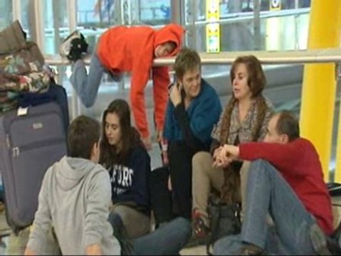 La Unidad Militar de Emergencias continúa en Barajas