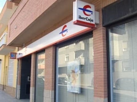 Roban en una sucursal a través de un butrón