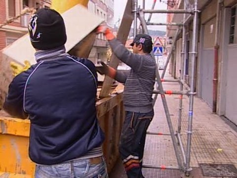 Mujer con síndrome de diógenes abandona casa