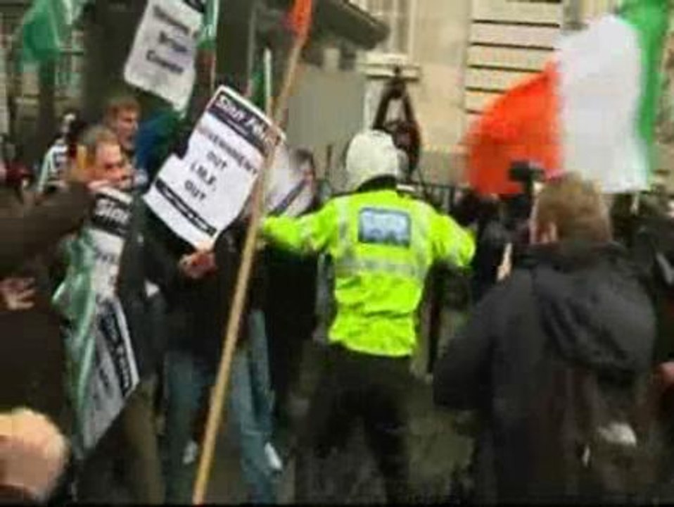 El Gobierno irlandés atraviesa sus horas más bajas