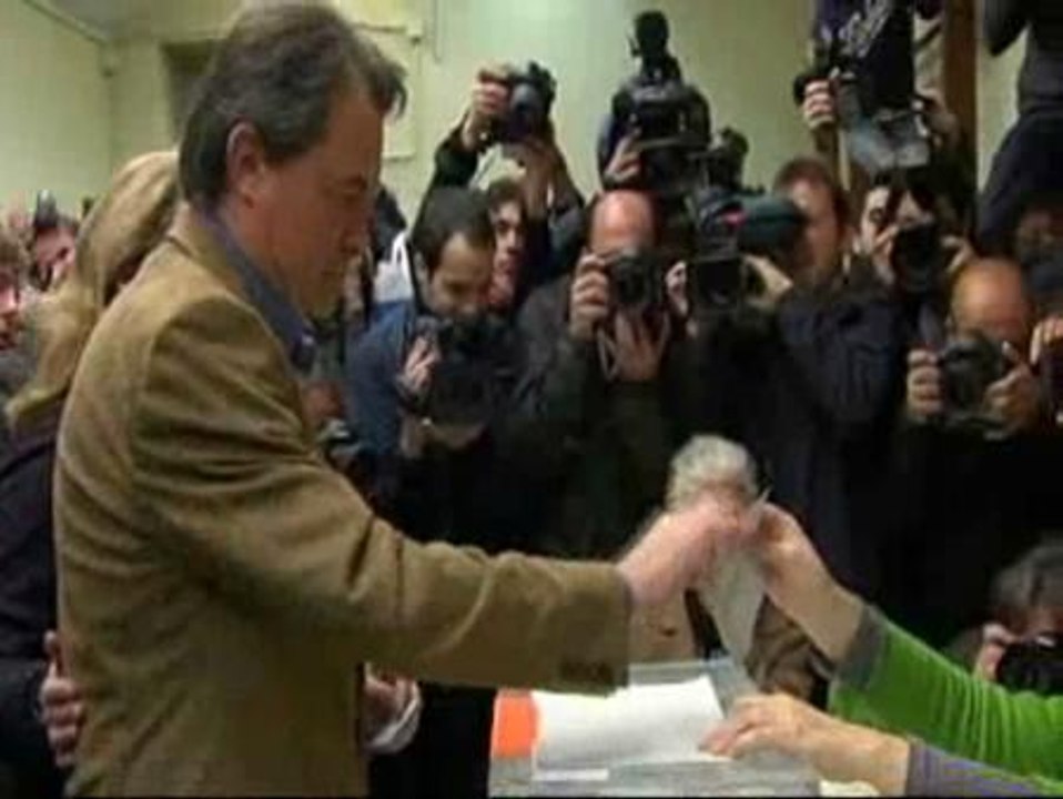 Artur Mas insta a participar para "construir el presente y futuro de Cataluña"