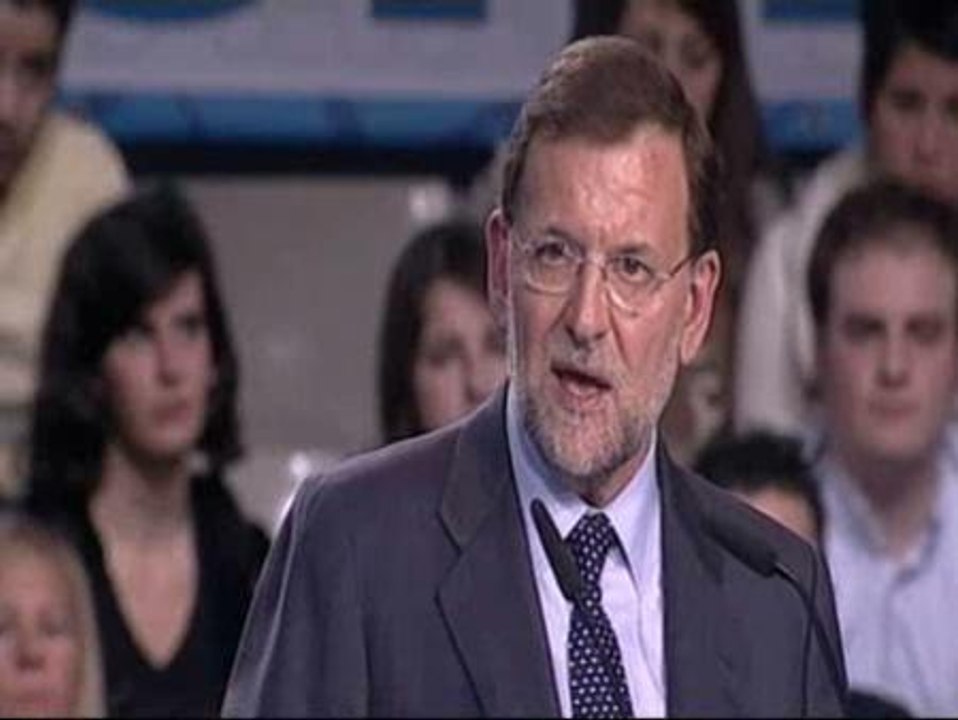 Rajoy pide a Zapatero que convoque elecciones por "vergüenza torera"