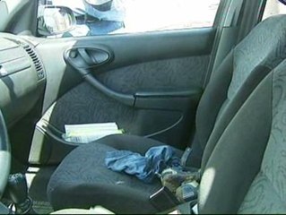 Una pareja deja a su hijo abandonado en un coche para irse de copas