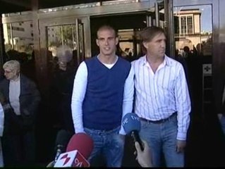 Miguel García abandona el hospital