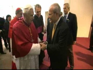 Montilla regala al Papa un ajedrez y un libro de historia de Cataluña