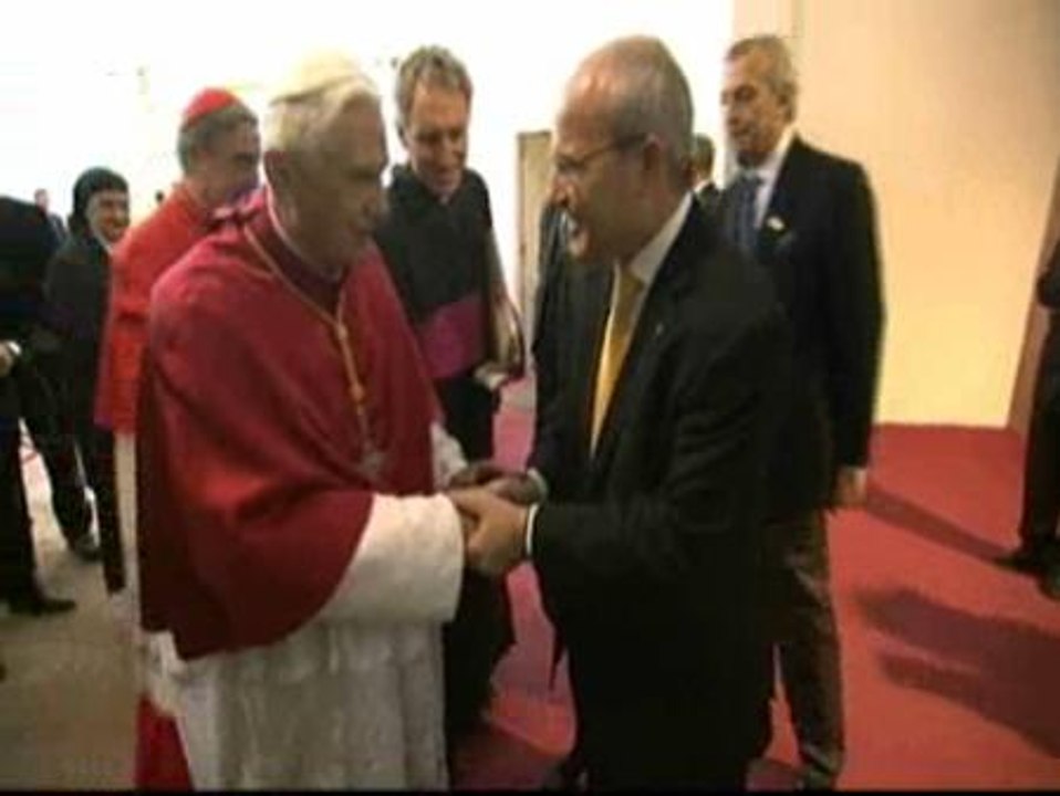 Montilla regala al Papa un ajedrez y un libro de historia de Cataluña