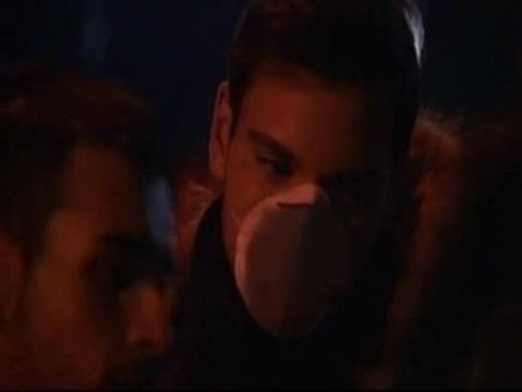 Duros enfrentamientos entre vecinos y policía por la huelga de recogida de basuras en Nápoles