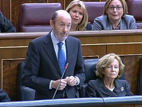 Sáenz de Santamaría a Rubalcaba: Tiene usted el encargo de explicar mejor lo mal que gobierna Zapatero