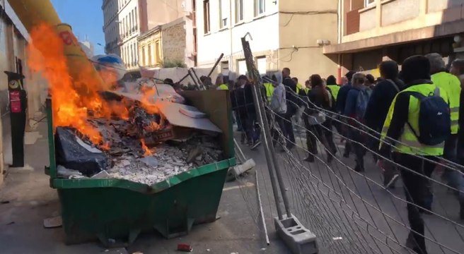 Au plus près de la manifestation des gilets jaunes à Saint-Étienne