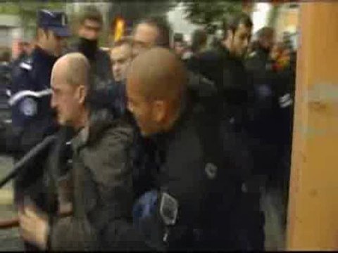 La Policía francesa toma por la fuerza el control de las refinerías