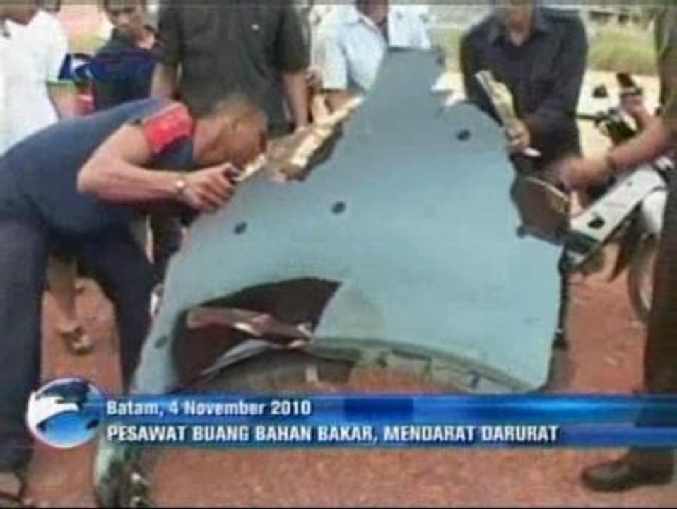 Un Airbus 380 pierde parte de un motor y del fuselaje en pleno vuelo