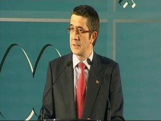 Patxi López afirma que "la pesadilla" de la violencia etarra "está terminando"