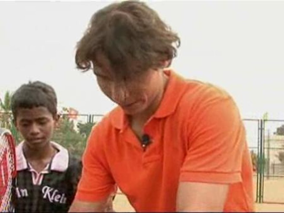 Rafa Nadal inaugura una escuela en La India