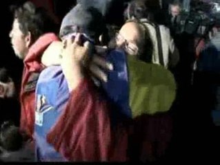 La salida del minero número 33 desata el júbilo en Campamento Esperanza