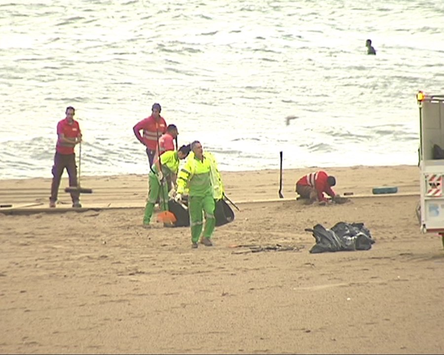 Limpian los destrozos del temporal
