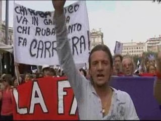 Miles de manifestantes, contra Berlusconi en Roma