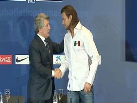 Cerezo niega que Forlán quiera marcharse del Atlético