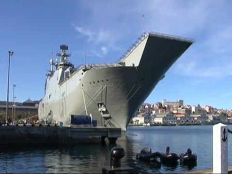 Ya está en el agua el buque más grande de la Armada