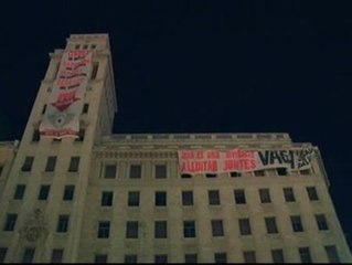 Un grupo de activistas &#039;okupa&#039; la sede del Banco Español de Crédito de Barcelona