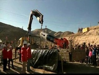 Llega a la mina de Chile una cápsula especial de rescate