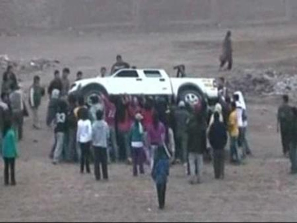 Batalla campal entre propietarios e invasores por unos terrenos en Lima