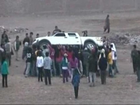 Batalla campal entre propietarios e invasores por unos terrenos en Lima