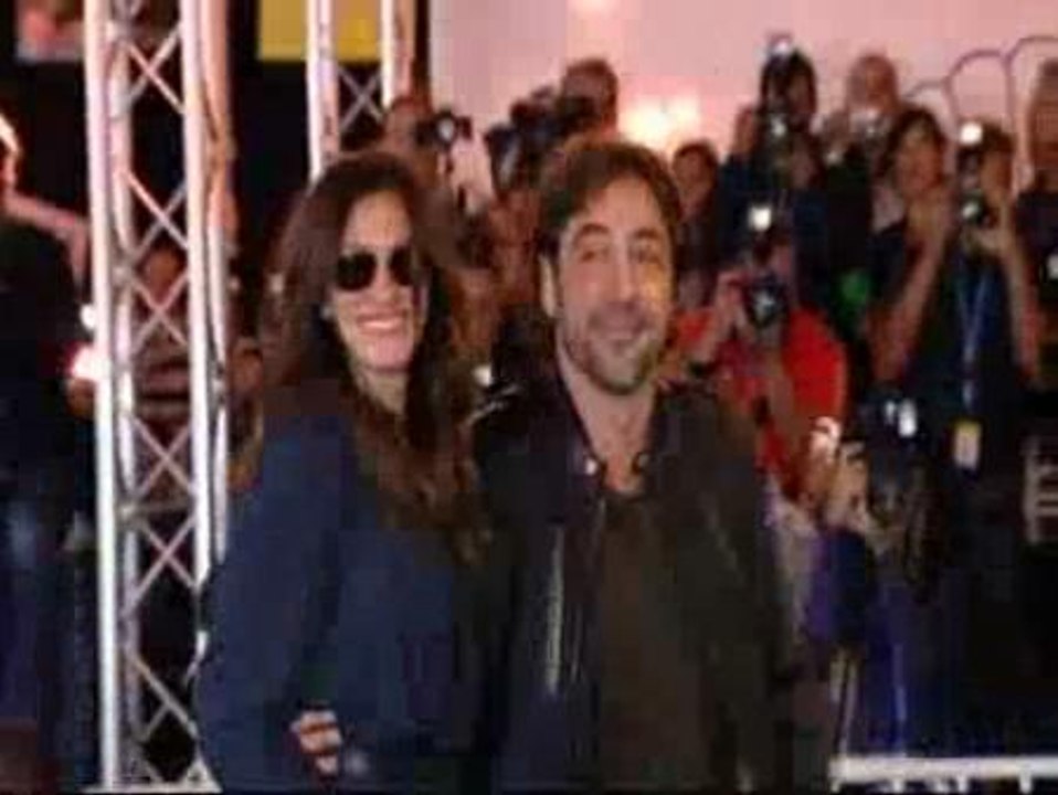 Julia Roberts y Javier Bardem, aclamados en San Sebastián