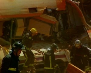 Video herunterladen: Dos fallecidos tras arrollar un tren a un camión