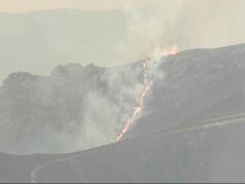 Fuera de control el incendio declarado en Laza (Orense)