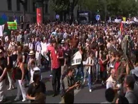 Duras protestas contra la política de inmigración de El Elíseo