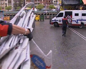 Retirada de carteles de ETA en Bilbao