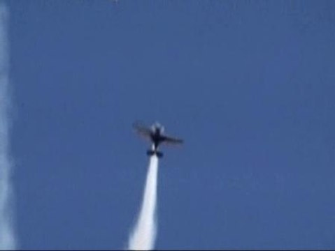 Espectacular accidente durante una exhibición aérea