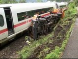 El choque entre un tren y un camión de la basura causa 10 heridos