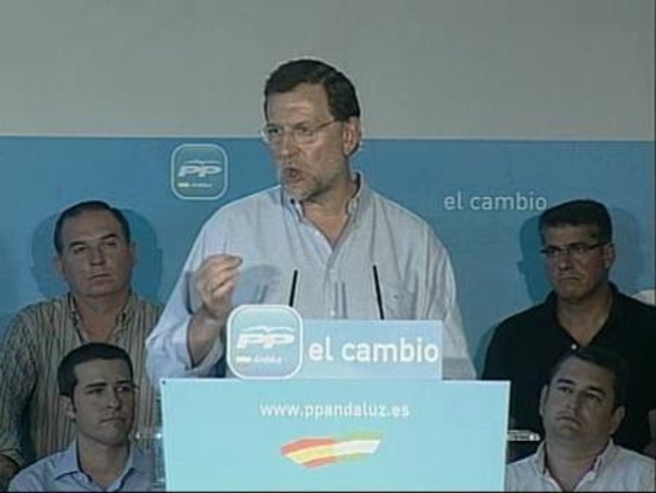 Rajoy exige a Zapatero que "dé la cara" y explique la situación de las tropas españolas