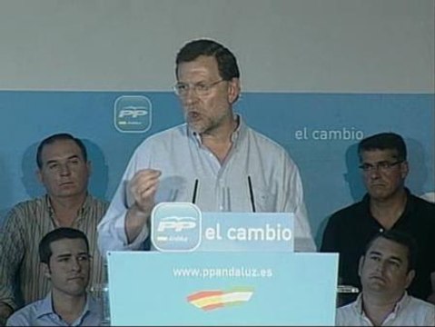 Rajoy exige a Zapatero que dé la cara y explique la situación de las tropas españolas