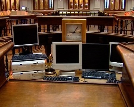 El Ibex 35 continúa en la cota de los 10.000