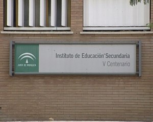 Descargar video: Madre denuncia acoso a su hija en el colegio