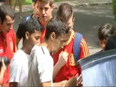 La Selección es aclamada a su llegada al hotel de concentración