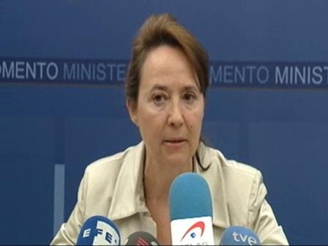 Fomento respalda la gestión de AENA