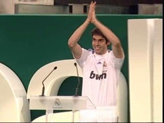 Kaká, operado de su rodilla izquierda en Amberes