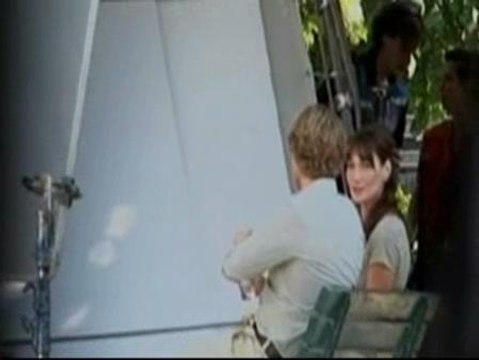 Carla Bruni rueda en Notre Dame