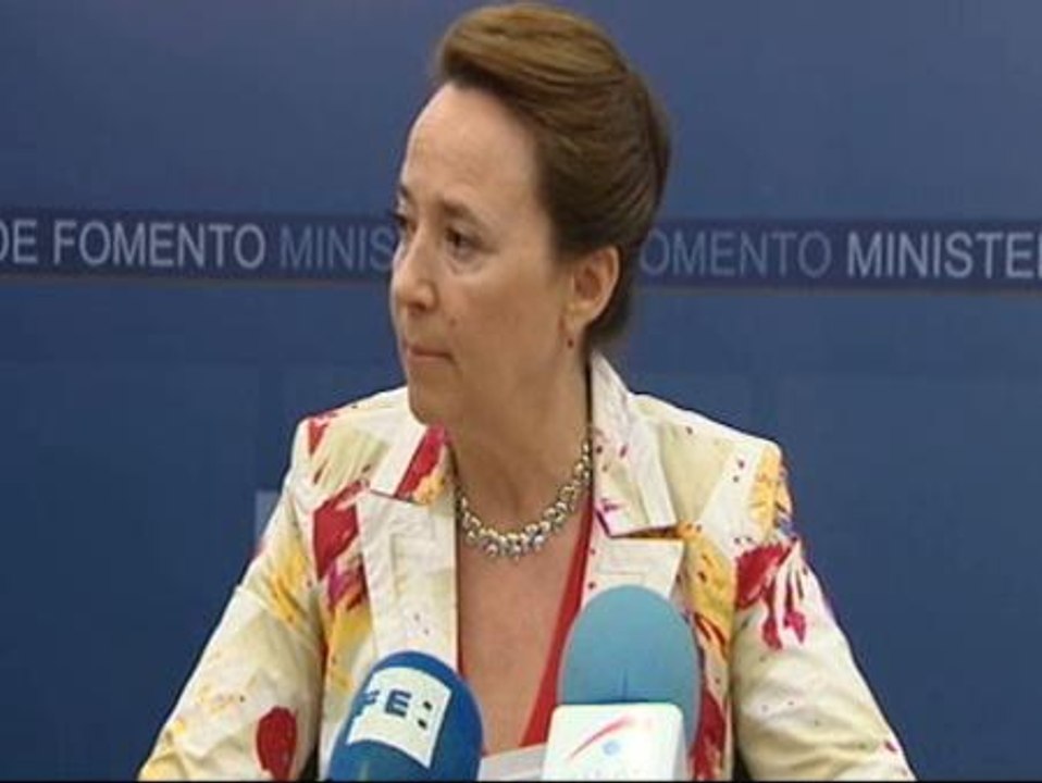 Fomento insta a los controladores a aceptar el acuerdo o decidir la fecha de la huelga